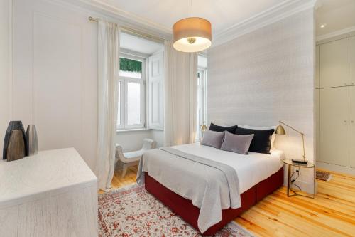 WHome Luxury Stay in Prime Location w/ AC, Lift & Private Patio