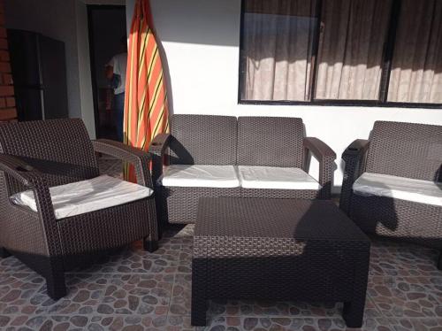 a group of chairs and a table and an umbrella at Apartamento con linda terraza en San Antonio in Cali