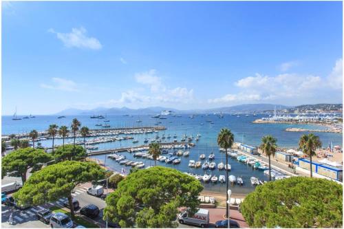 REF 1229 - Cannes Croisette - Sea view apartment for rent