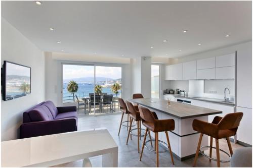 REF 1229 - Cannes Croisette - Sea view apartment for rent