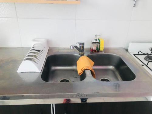 Una cocina o cocineta en DEPARTAMENTOS ALBERDI VIEDMA