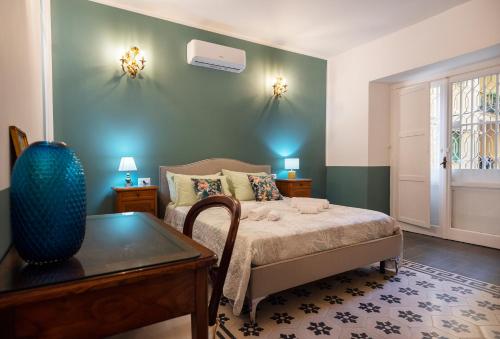 Posteľ alebo postele v izbe v ubytovaní Vintage Suite Napoli