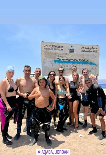Επισκέπτες που μένουν στο Bait Alaqaba dive center & resort