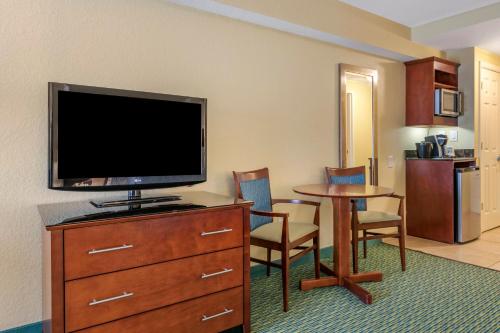 Holiday Inn Resort Orlando - Lake Buena Vista, an IHG Hotel Image