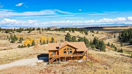 New! Beautiful, Spacious Modern Home on a Large Acreage - Peaks & Prairies Retreat