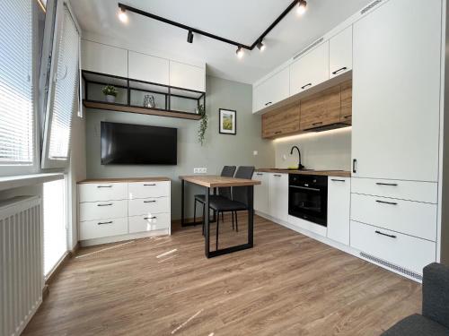 Batorego 16 Yellow Prywatne mieszkanie 300m od Metro Pole Mokotowskie i SGH Samodzielne Zameldowanie! Self Check-in System!