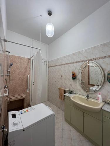 A bathroom at Palazzo Senesi