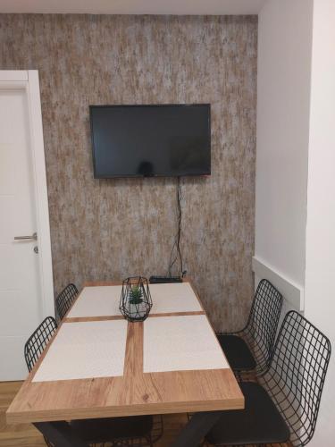 TV a/nebo společenská místnost v ubytování Apartman Loly Zlatibor