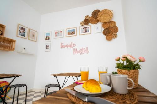Jídlo v hostelu nebo okolí