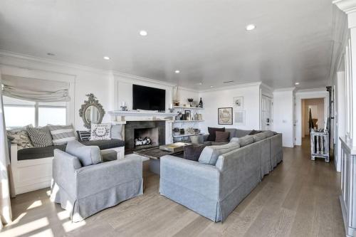 Luxury Ocean Views & Steps To The Sand - Tower 36 Upper Condo Unitにあるシーティングエリア
