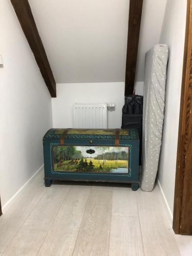 a room with a large blue box sitting on a floor at Apartmány Kojákovice - Třeboň in Jílovice