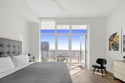 a bedroom with a bed and a large window at Level Los Angeles - Downtown Flower in Los Angeles