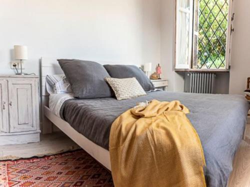 Ein Bett oder Betten in einem Zimmer der Unterkunft Villa colonial Jardin Algorta centro Puerto Viejo