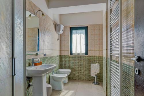 a bathroom with a sink and a toilet at Agriturismo Statale 17 in Poggio Picenze
