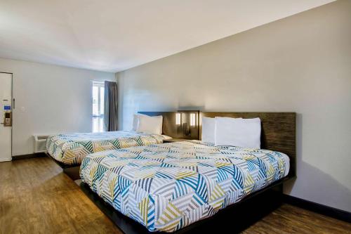a hotel room with two beds in a room at Motel 6-Fort Worth, TX - White Settlement in Fort Worth