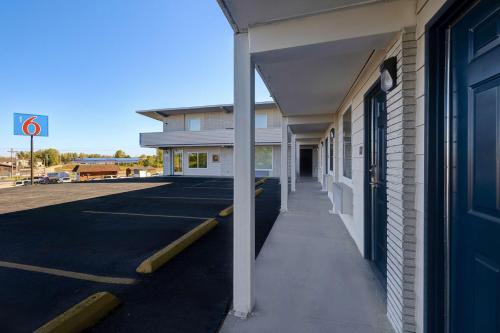 an empty parking lot next to a building at Motel 6 Bonne Terre, MO in Bonne Terre