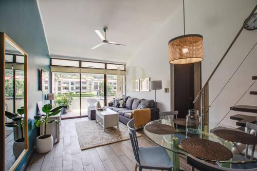 Zona de estar de CR MARIPOSA RENTALS Lakeview PENTHOUSE with office space, pool, gym, tennis