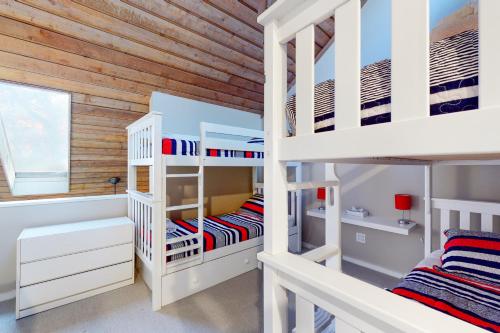 Una cama o camas en una habitación de Wilderness 41