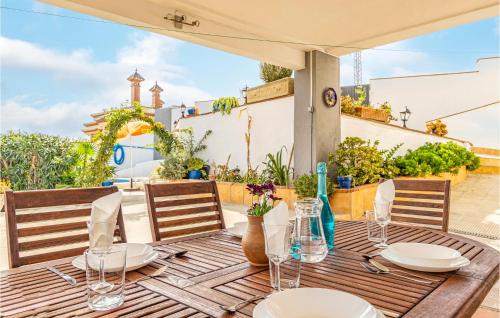 Amazing Apartment In Manilva