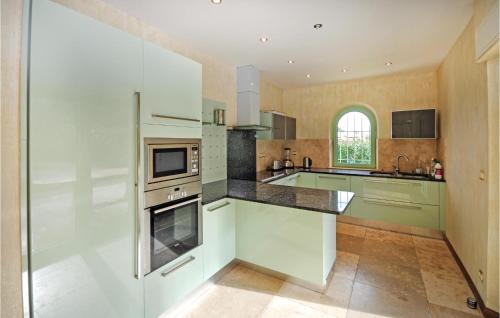 Stunning Home In Saint Raphael