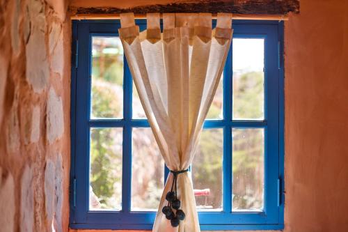 a window with a curtain in front of it at El Cerrito in Maimará