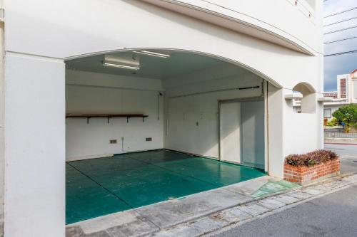 a building with a pool in the middle of the street at Laulea YAKA in Kin