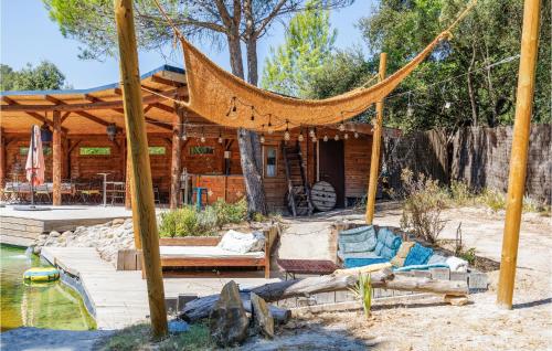 Κήπος έξω από το Stunning Home In Uchaux