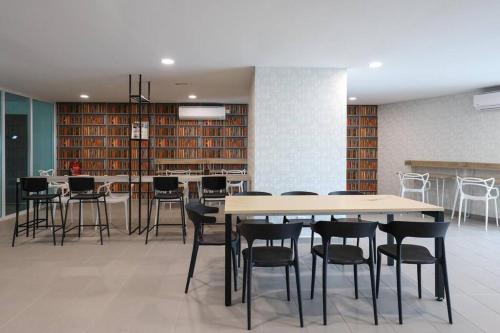 a dining room with tables and chairs in a library at Novo 8 Residence Bachang By Heystay Management in Kampong Tambak