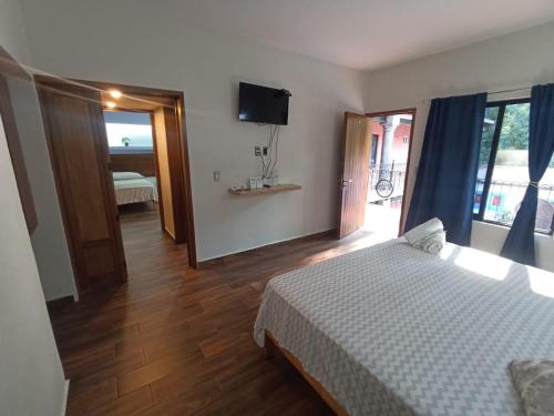 Un ou plusieurs lits dans un hébergement de l'établissement Hotel Posada Comala
