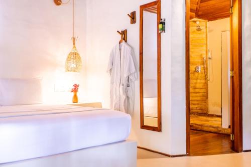 a bedroom with two beds and a mirror at Hurricane Jeri in Jericoacoara