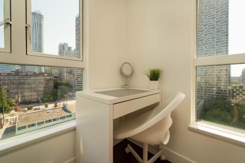 Φωτογραφία από το άλμπουμ του Sunset Beach Walk 2BD+2BA+1PRK Yaletown στο Βανκούβερ