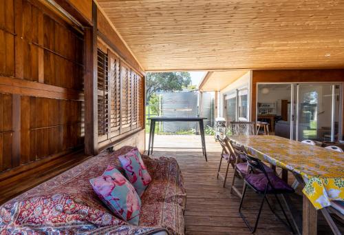 Χώρος καθιστικού στο Earl's Place Gracetown Beach Shack