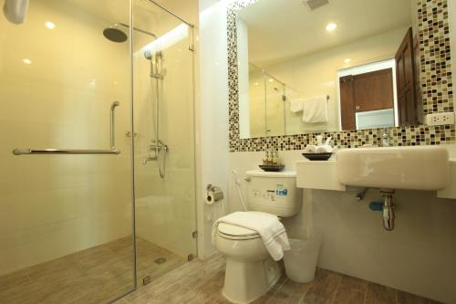 a bathroom with a toilet and a sink and a shower at At Residence Suvarnabhumi Hotel in Lat Krabang