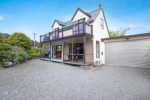 Waikawa Mountain View - Waikawa Holiday Home