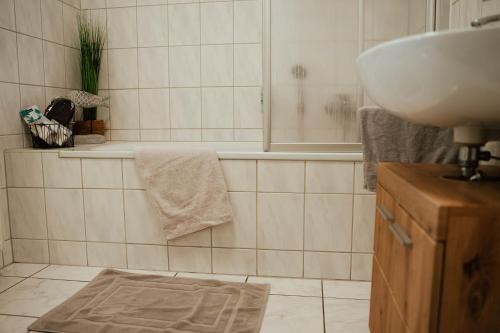 Ένα μπάνιο στο Ferienwohnung Katharinenberg