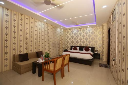 Ένα ή περισσότερα κρεβάτια σε δωμάτιο στο Hotel Nexus l Hotels In Charbagh Lucknow