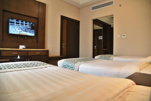Una cama o camas en una habitación de Afraa Hotel Al Aziziya