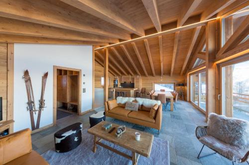 Posezení v ubytování Oak Tree Chalet - on the ski slope - luxury!