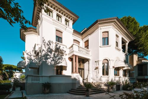 an image of a white house at Hotel De La Ville in Riccione
