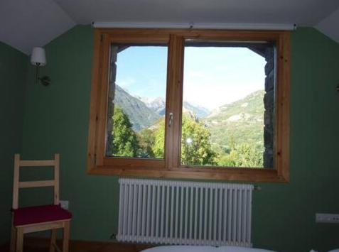 a window in a green room with a mountain view at CHECK-IN CASAS Borda Blaner in Villanova