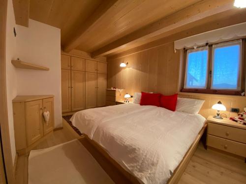 Кровать или кровати в номере Cozy Mountain Chalet
