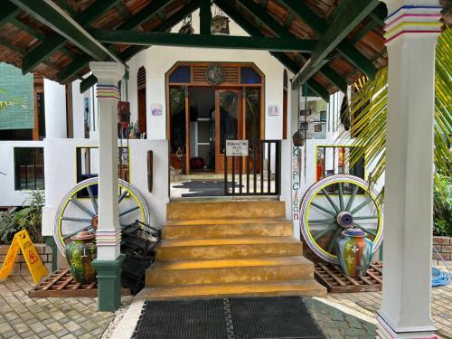 Фасад или вход в Frangipani Beach Villa