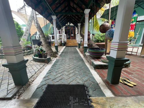 Фотография из галереи Frangipani Beach Villa в Тангалле