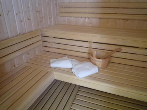 a sauna with two towels and a towel at Le Village de la Champagne - Slowmoov in Bar-sur-Aube