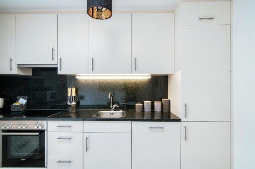 Terrazza Paradiso by Quokka 360 - spacious design flat with terraceにあるキッチンまたは簡易キッチン