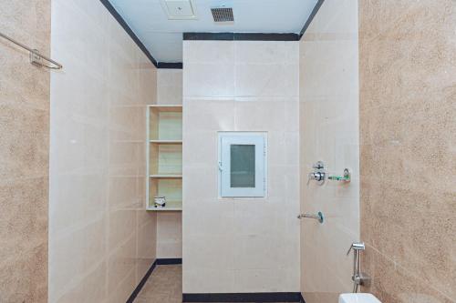 een badkamer met een douche en een toilet. bij POMs Penthouse in Pokhara