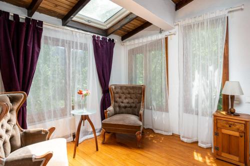 Χώρος καθιστικού στο Ephesus Lodge