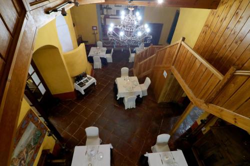 an overhead view of a restaurant with tables and a chandelier at Hotel Monasterio de Rocamador in Almendral