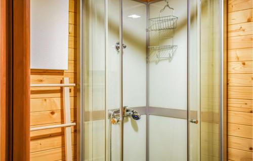 a shower with a glass door in a bathroom at Gorgeous Home In Miedzyzdroje With Kitchen in Międzyzdroje