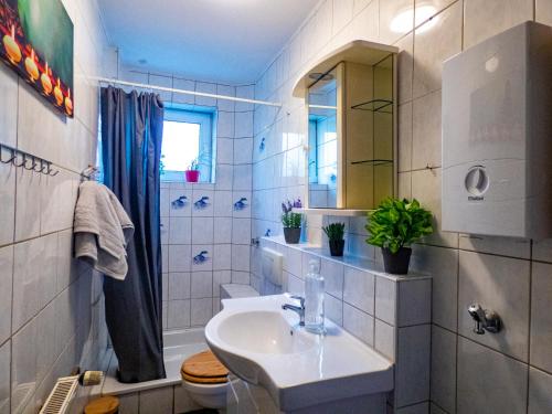 a bathroom with a sink and a toilet and a mirror at #121 Große, gemütliche Wohnung in Remscheid-City in Remscheid